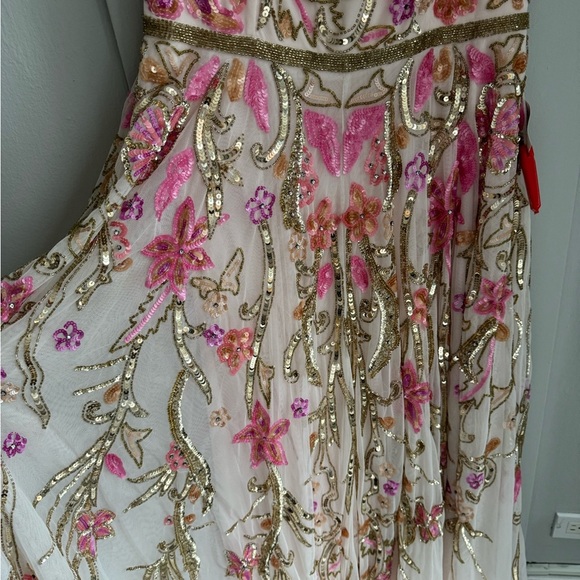 MAC DUGGAL NWT V Neck Floral Embellished Spaghetti Strap Gown in Oyster Multi 10 - Picture 9 of 13